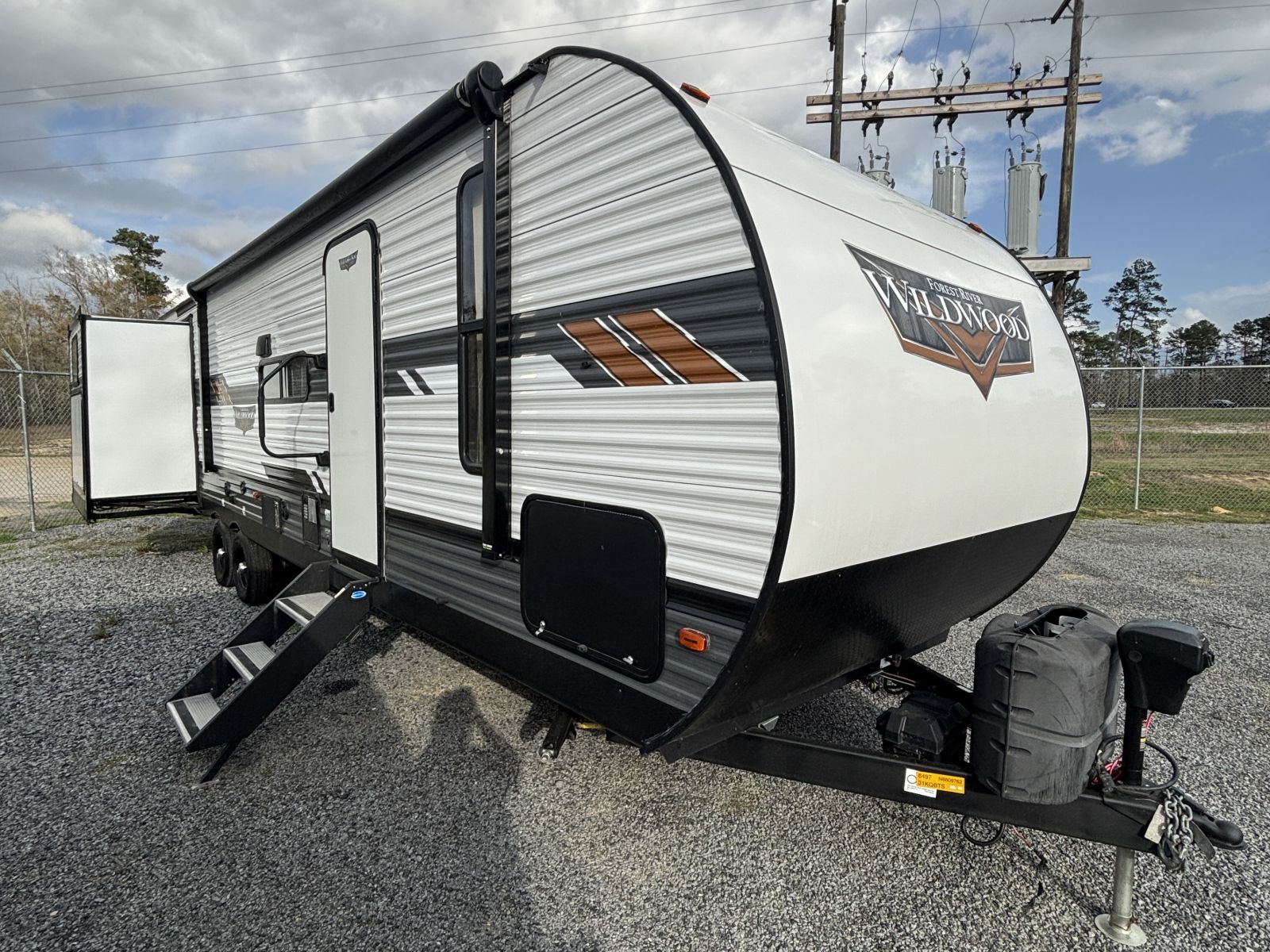 USED 2021 FOREST RIVER WILDWOOD 31KQBTS - Bent's RV